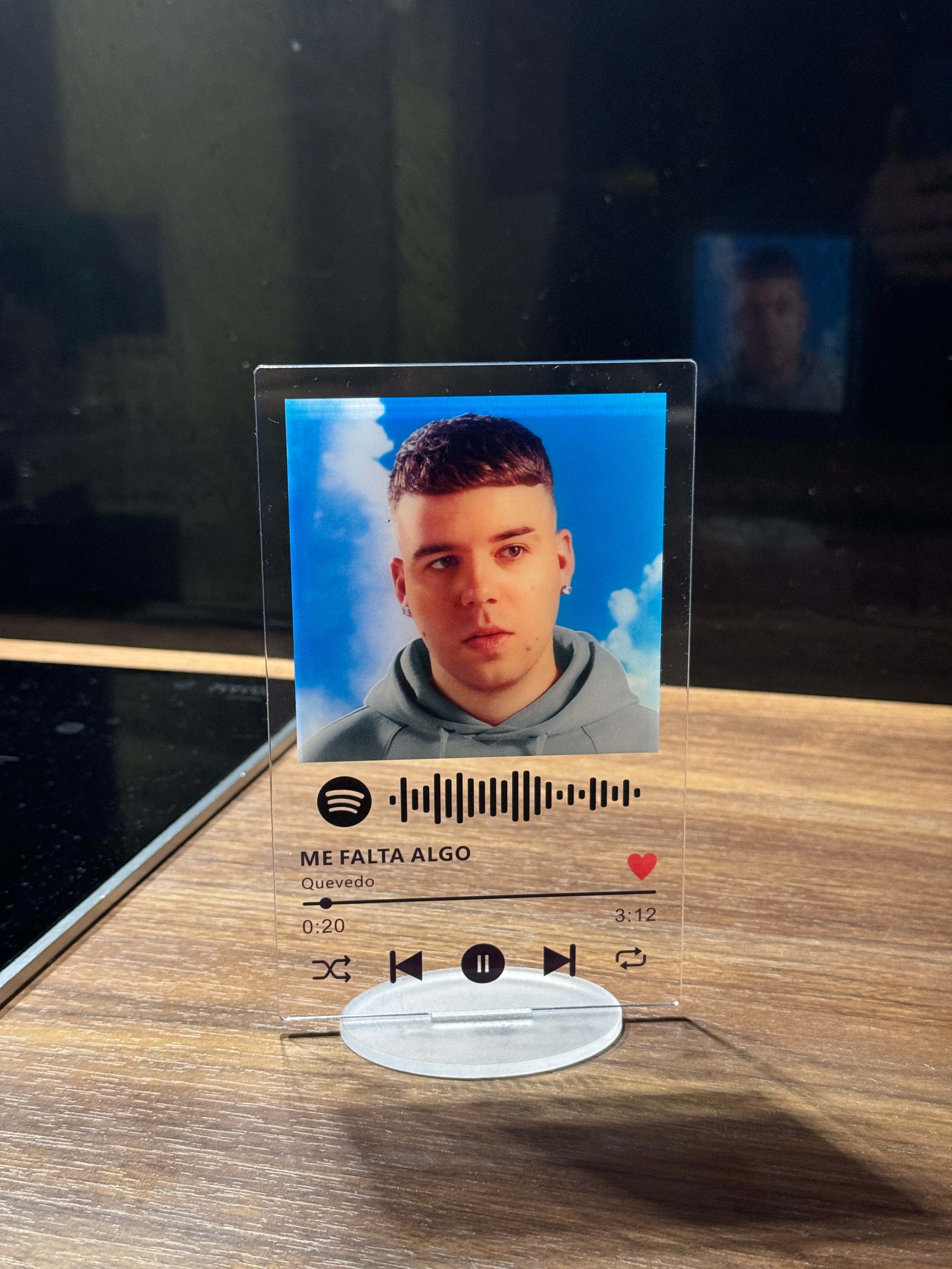Placa Me Falta Algo- Quevedo