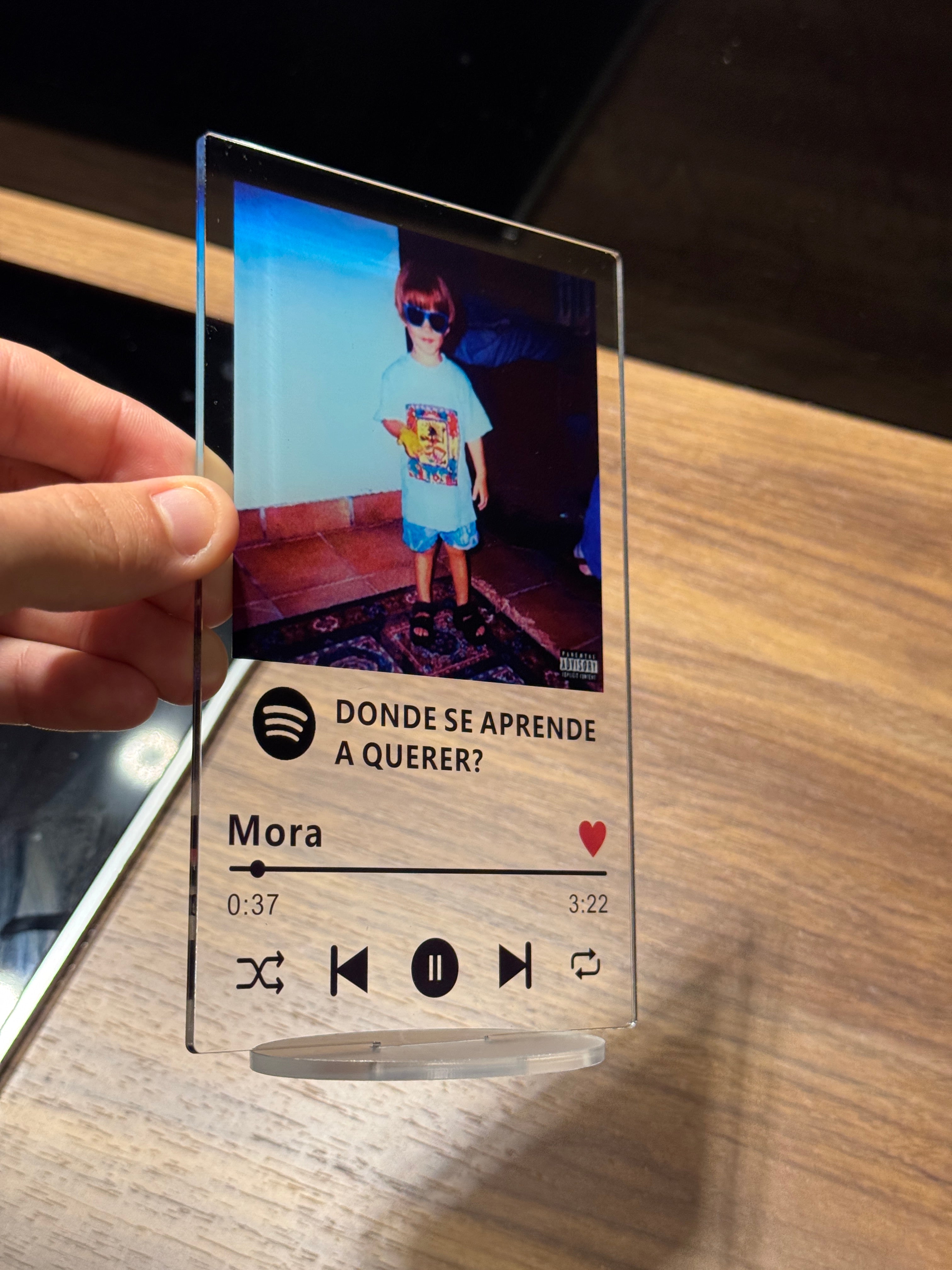 Placa Donde Se Aprende a Querer?  - Mora