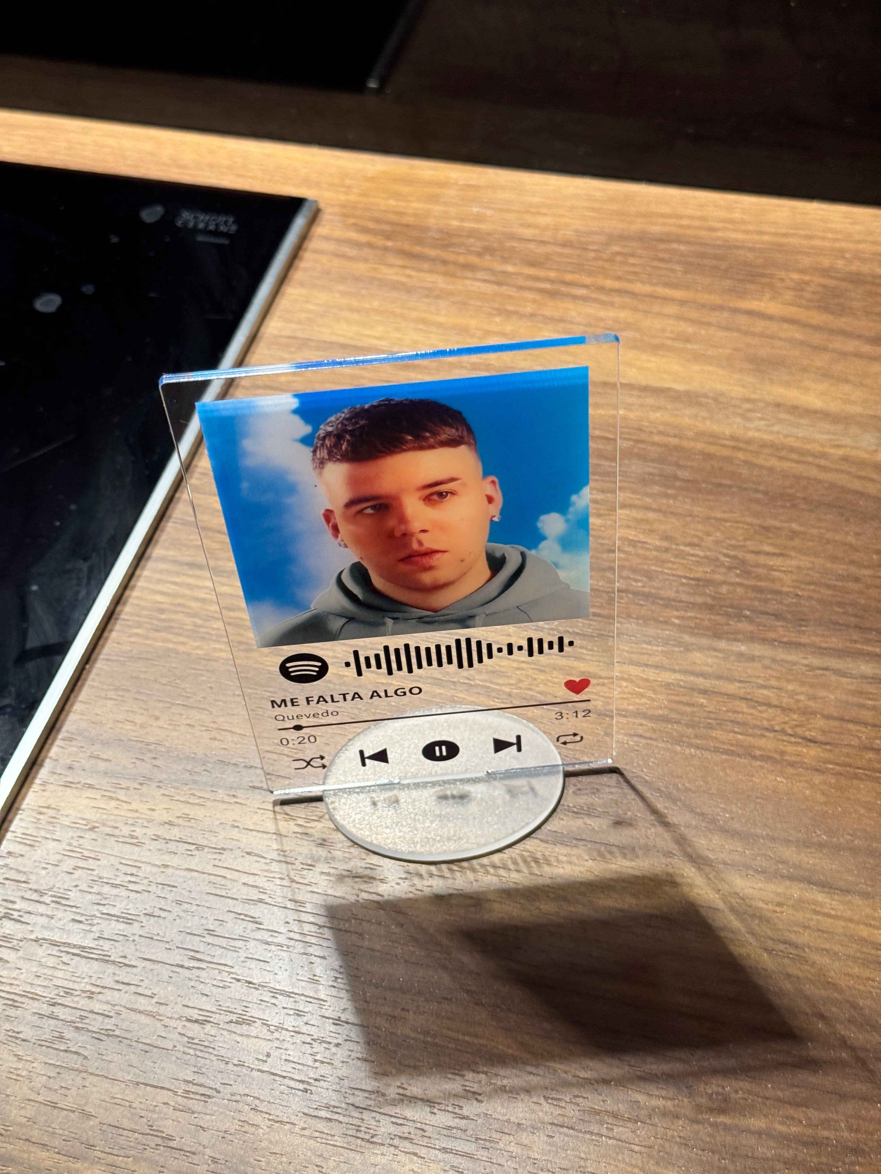 Placa Me Falta Algo- Quevedo
