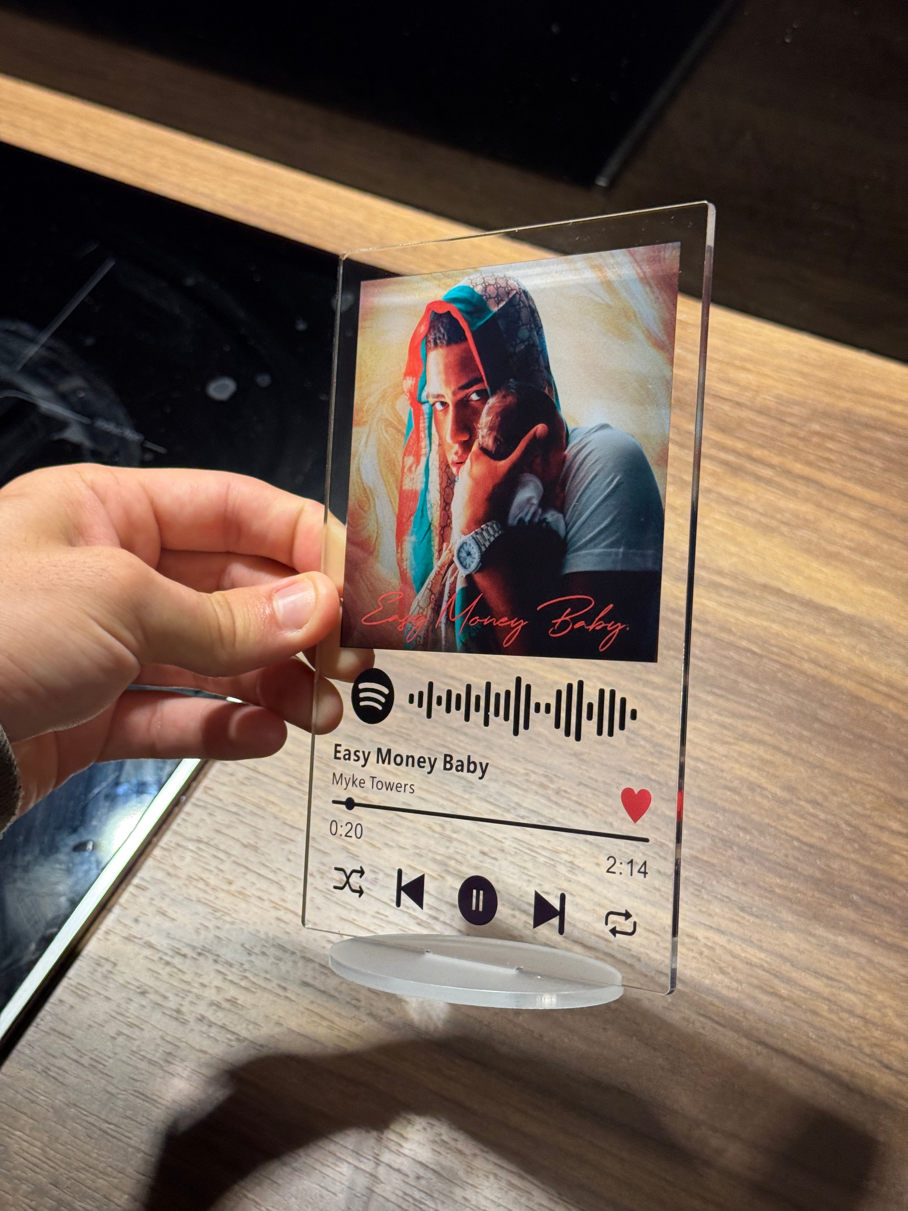 Placa Easy Money Baby - Myke Towers