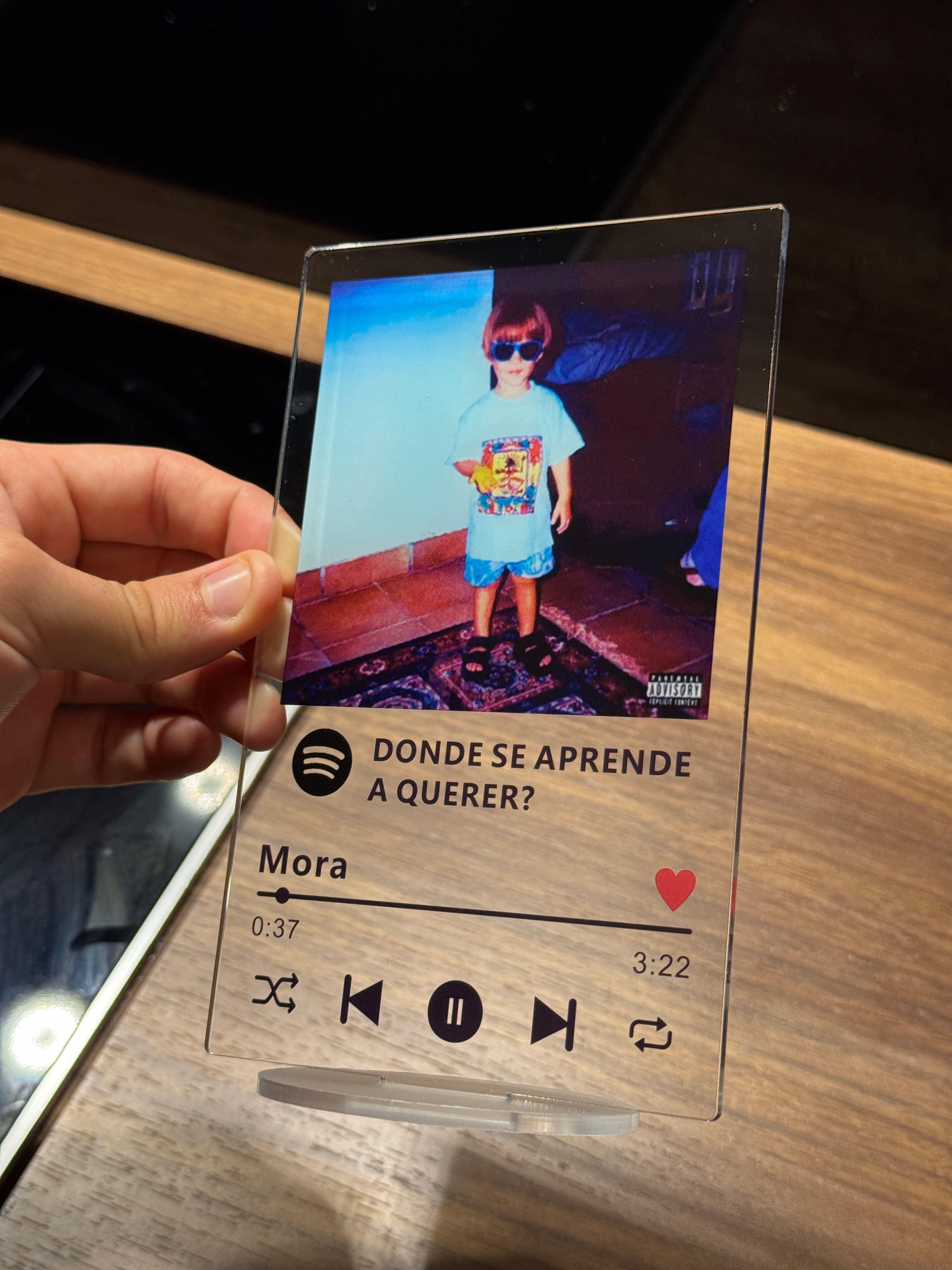 Placa Donde Se Aprende a Querer?  - Mora